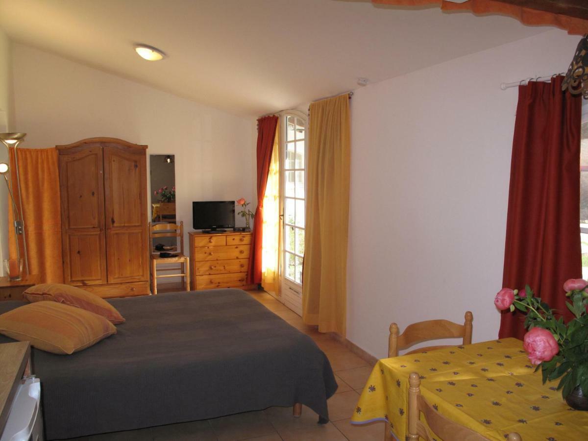 Residence Miro, Gites Avec Piscine Chauffee Et Tennis Les Arcs-sur-Argens Kültér fotó