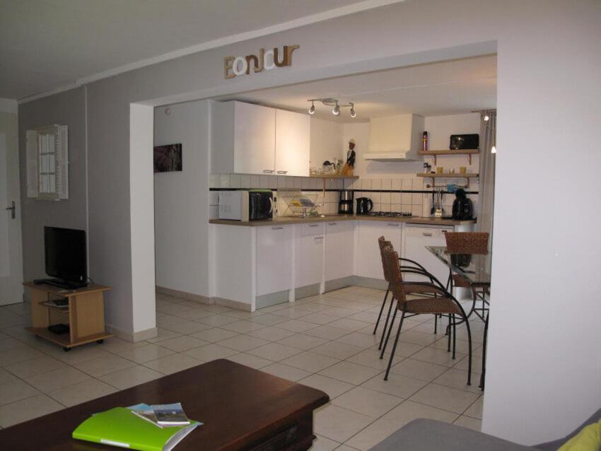 Residence Miro, Gites Avec Piscine Chauffee Et Tennis Les Arcs-sur-Argens Kültér fotó